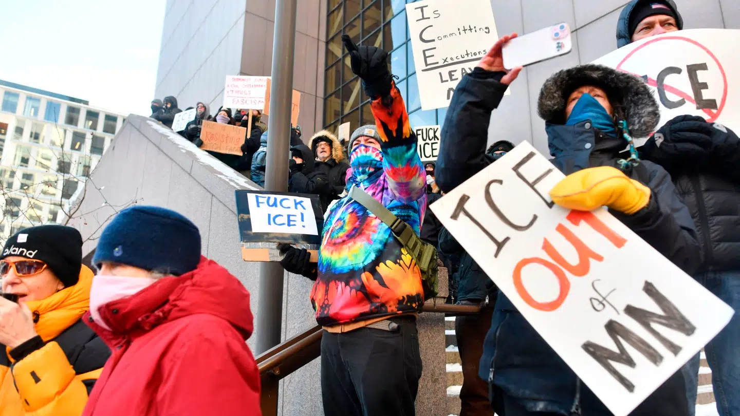 Demonstranterne vil have ICE ud af byen.