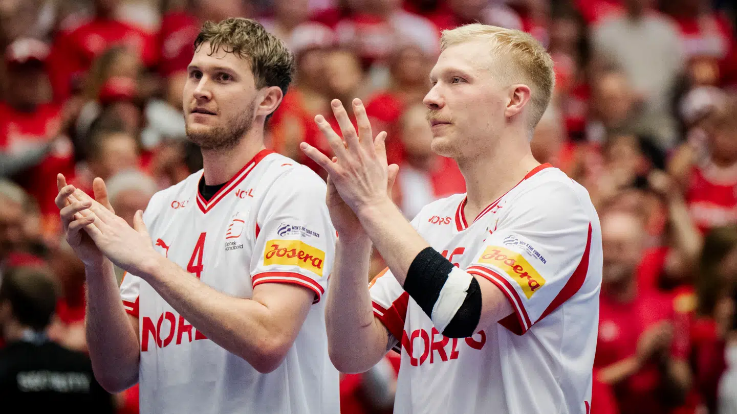 Danmarks Magnus Landin og Magnus Saugstrup efter sejren over Rumænien ved EM i håndbold søndag den 18. januar 2026.