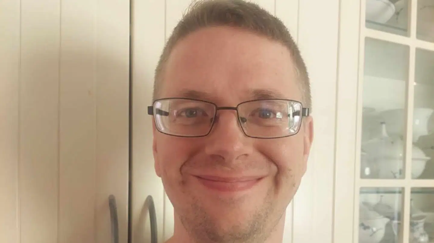 Troels Elverskov studerer til daglig på Københavns Professionshøjskole og bor med sin familie i Hillerød.