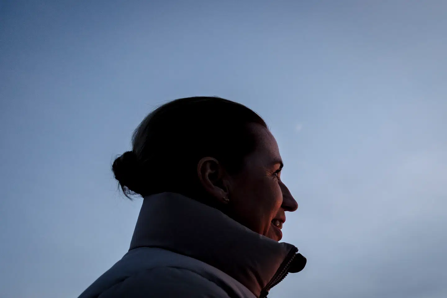 Statsminister Mette Frederiksen (S) mødte fredag pressen i haven til rigsombudsmandens bolig i Nuuk.