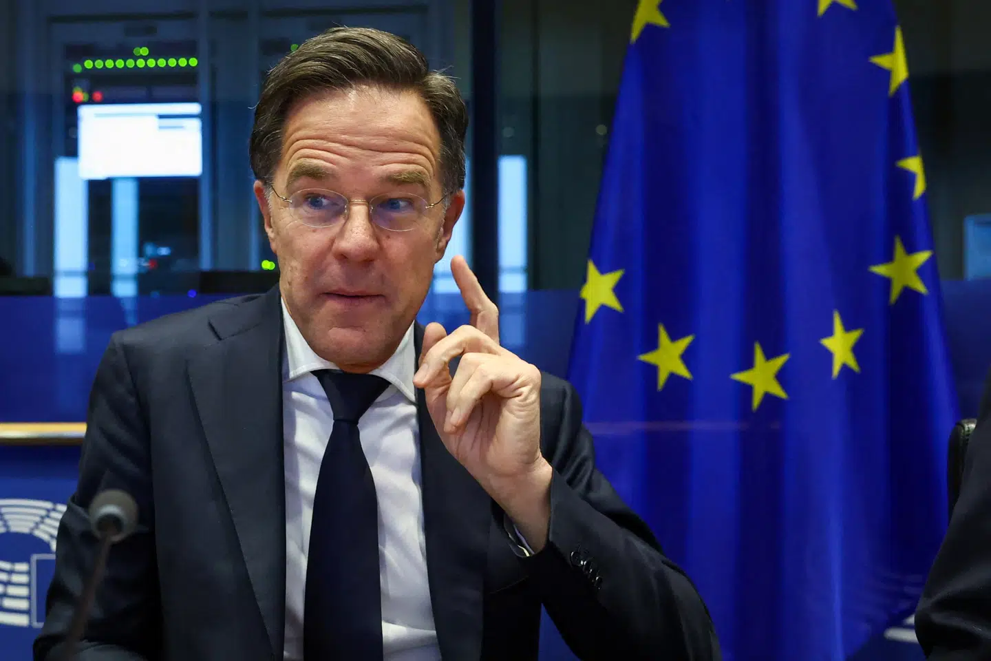 Nato skal påtage sig mere ansvar for sikkerheden i Arktis, siger forsvarsalliancens generalsekretær, Mark Rutte, mandag eftermiddag i Bruxelles.