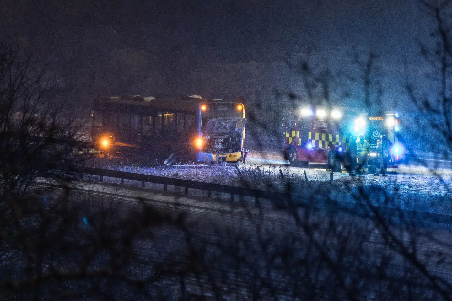 En bus forulykkede mandag aften på grund af snevejret i København.