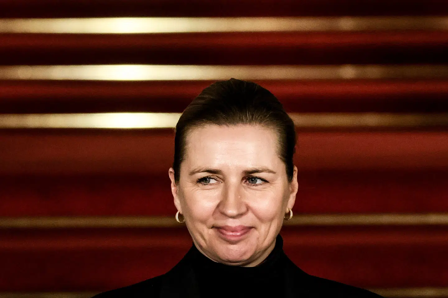 Der er travlhed i Socialdemokratiet, som sprøjter politiske udspil ud, mens partiet går frem i målingerne. Hvornår trykker statsministeren på knappen.