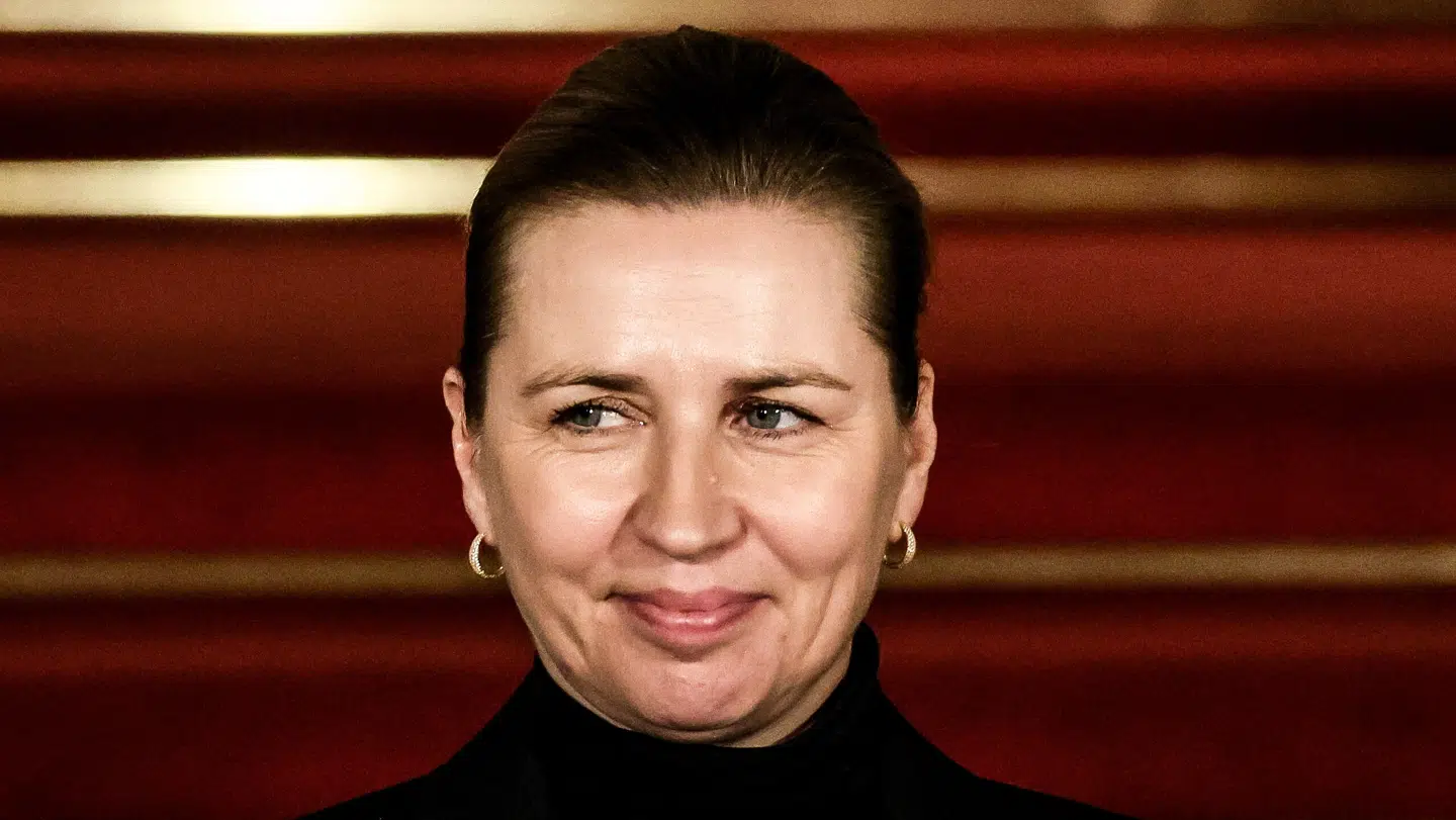 Mette Frederiksen kan gnide sig i hænderne over, at den blå opposition ikke er med i aftalen om fødevarecheck, mener Joachim B. Olsen.