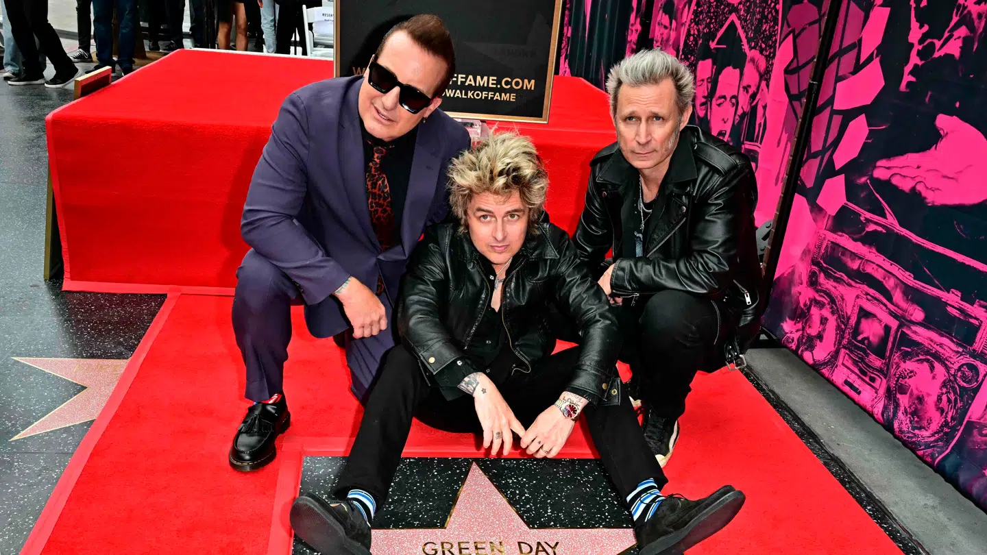 I Green Days sang 'American Idiot' ændrede bandet sangteksten til 'jeg er ikke en del af MAGA-dagsordenen'.