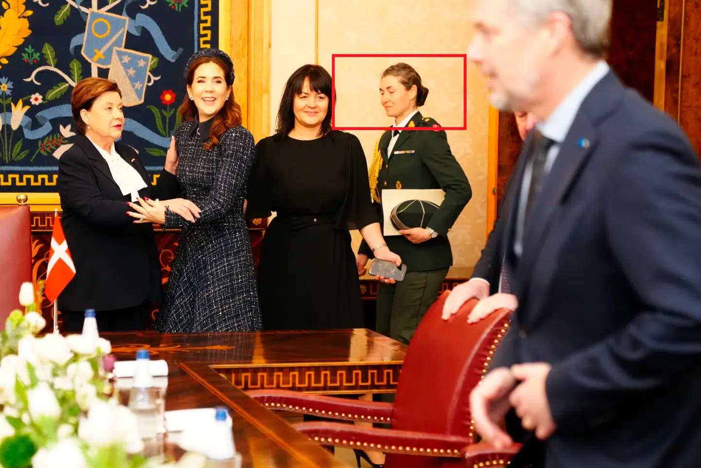 Her ses Cæcilie Rottbøl Ludvigsen på vej ind til møde med Estlands præsidentpar.