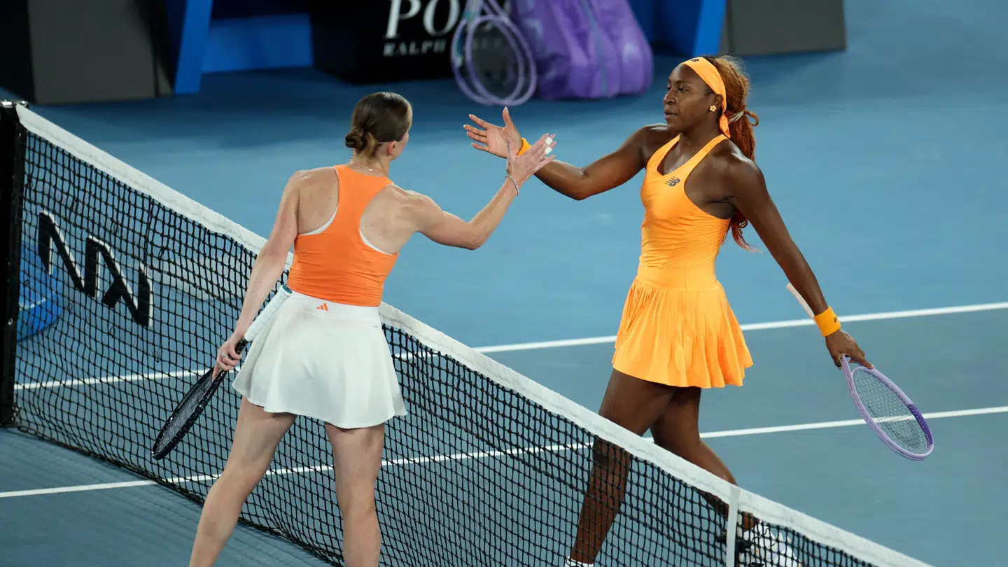 På banen havde Gauff trods alt overskud til at sige tak for kampen efter ydmygelsen.