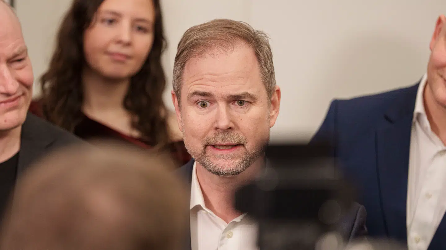 Finansminister Nicolai Wammen (S), økonomiminister Stephanie Lose (V), kulturminister Jakob Engel-Schmidt (M), skatteminister Ane Halsboe-Jørgensen (S) samt repræsentanter for aftalepartierne deltager i doorstep om fødevarecheck i Finansministeriet i København.