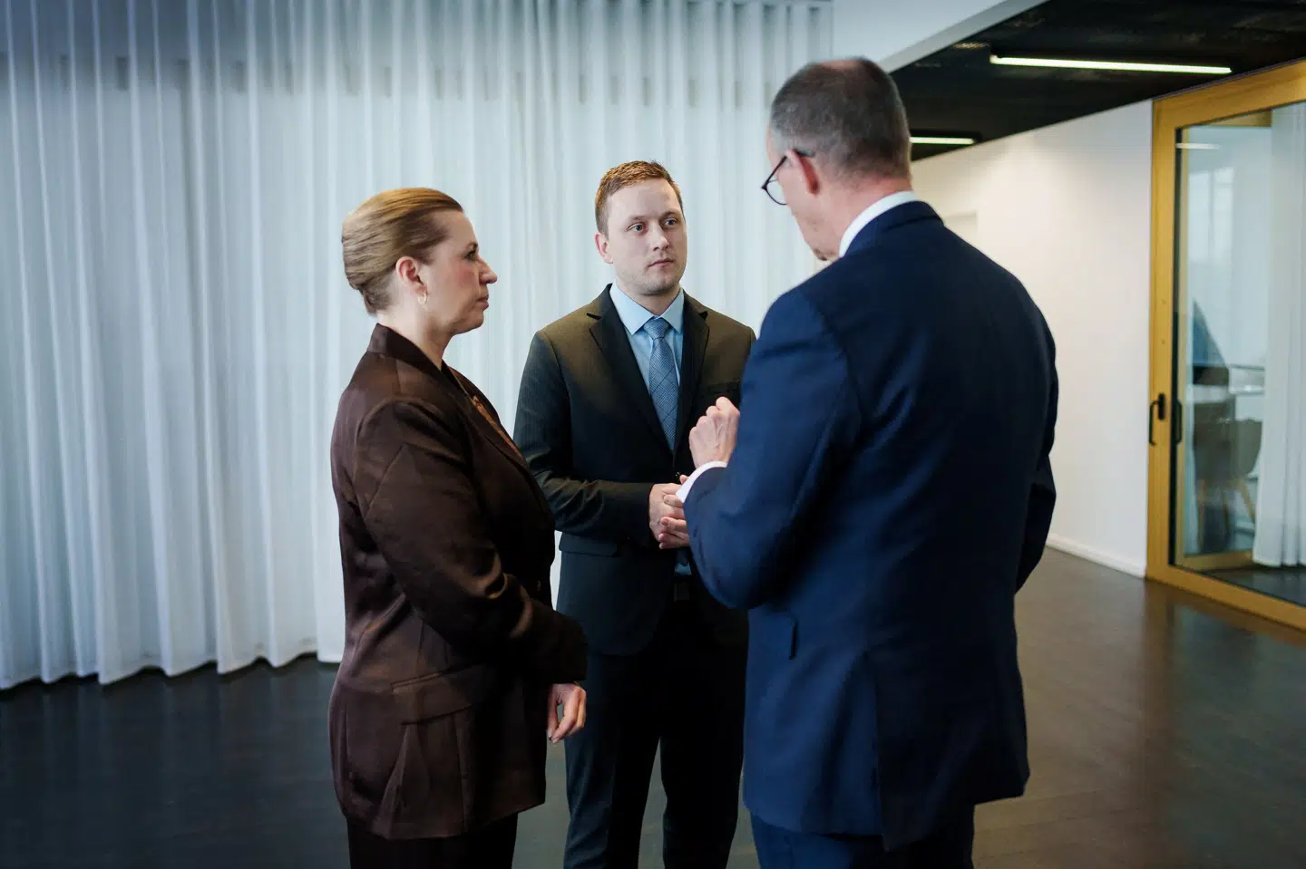 Tysklands forbundskansler, Friedrich Merz, har tirsdag drøftet Grønland med statsminister Mette Frederiksen (S) og den grønlandske regeringsleder, Jens-Frederik Nielsen.