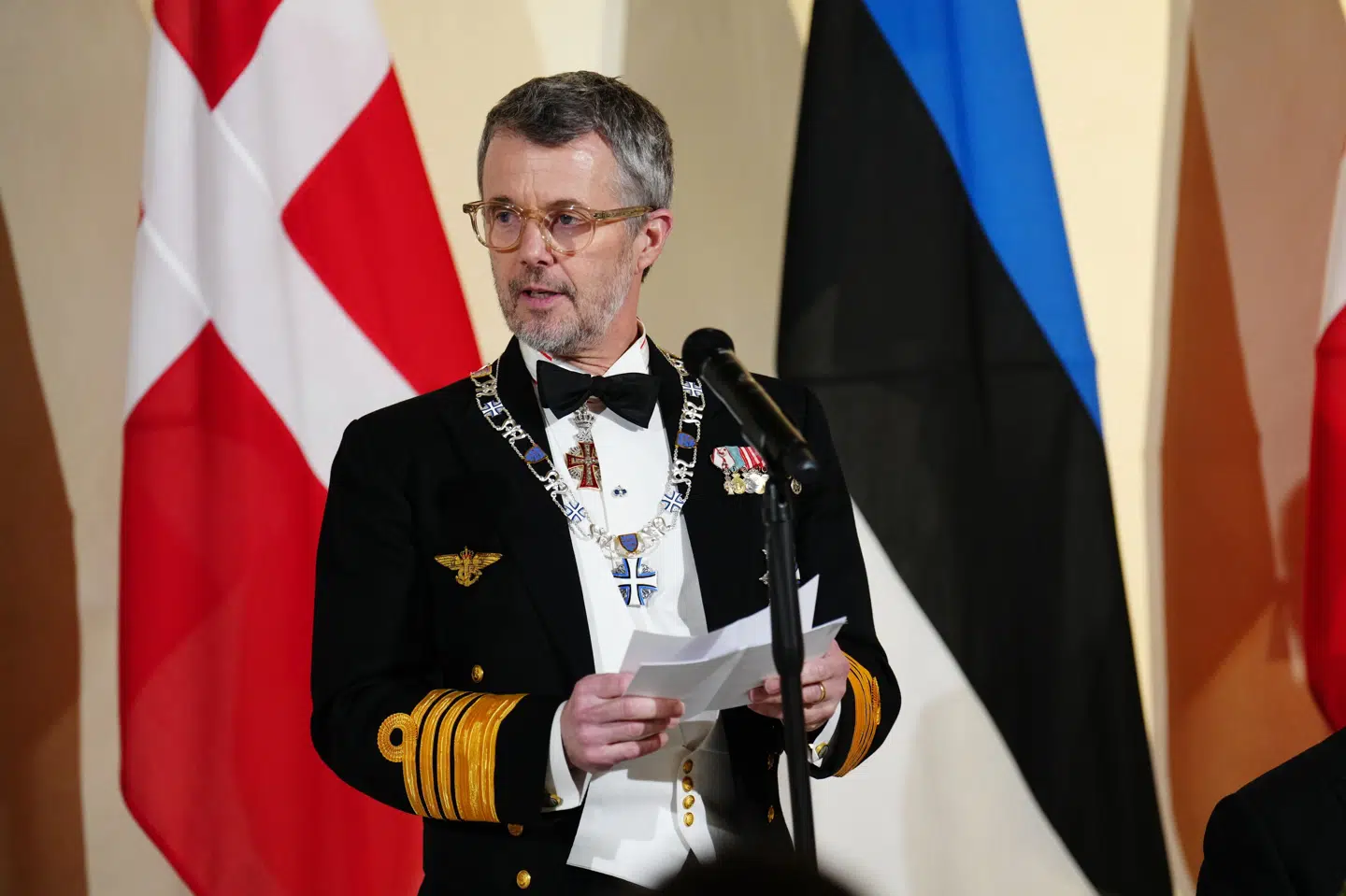 Kong Frederik fortæller om sit og dronning Marys besøg til et monument, der er opsat til ære for faldne estere fra 1940 til 1991, i sin tale under statsbesøg i Estland.