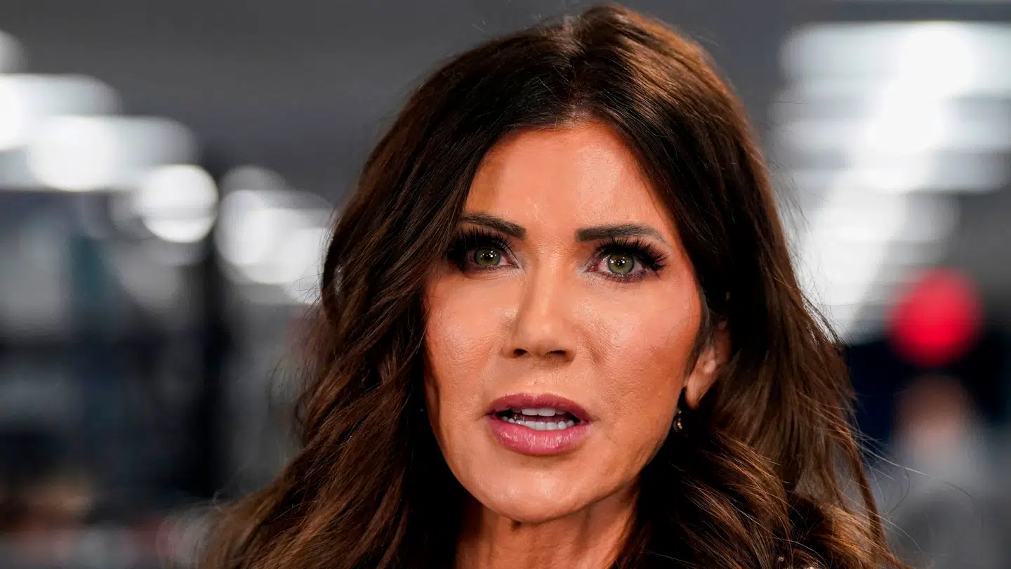 USAs minister for indenrigssikkerhed, Kristi Noem, er kommet under hård beskydning.