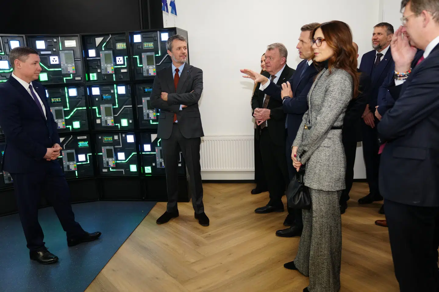 Kong Frederik og dronning Mary blev introduceret for de øvelser i cyberforsvar, der bliver udøvet på det nationale estiske cybersikkerheds- og innovationscenter CR14.