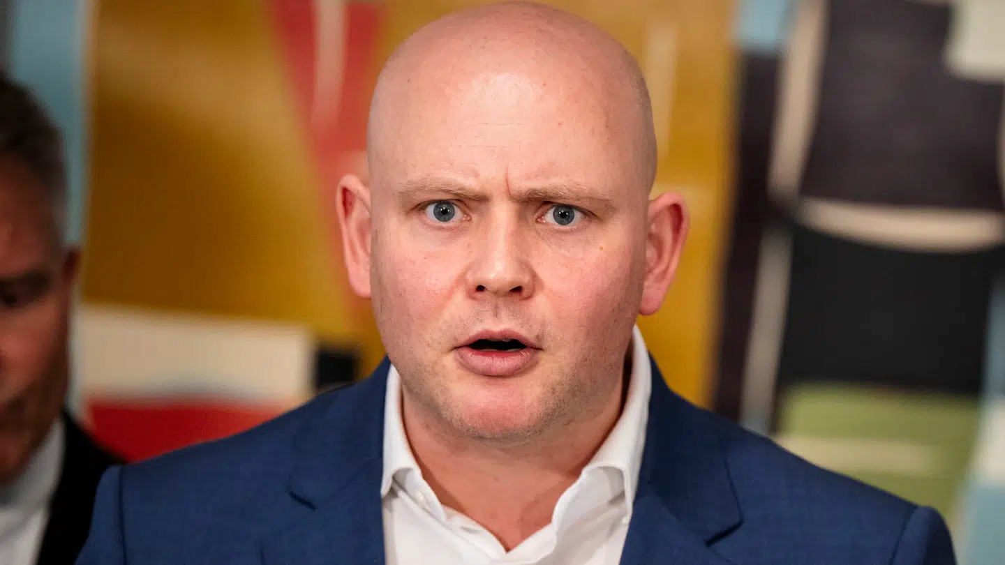 Kulturminister Jakob Engel Schmidt (M) giver ikke meget for spørgsmålet om, hvorvidt det er en falliterklæring, at regeringen stadig ikke er enige om, hvordan momsen skal nedsættes.