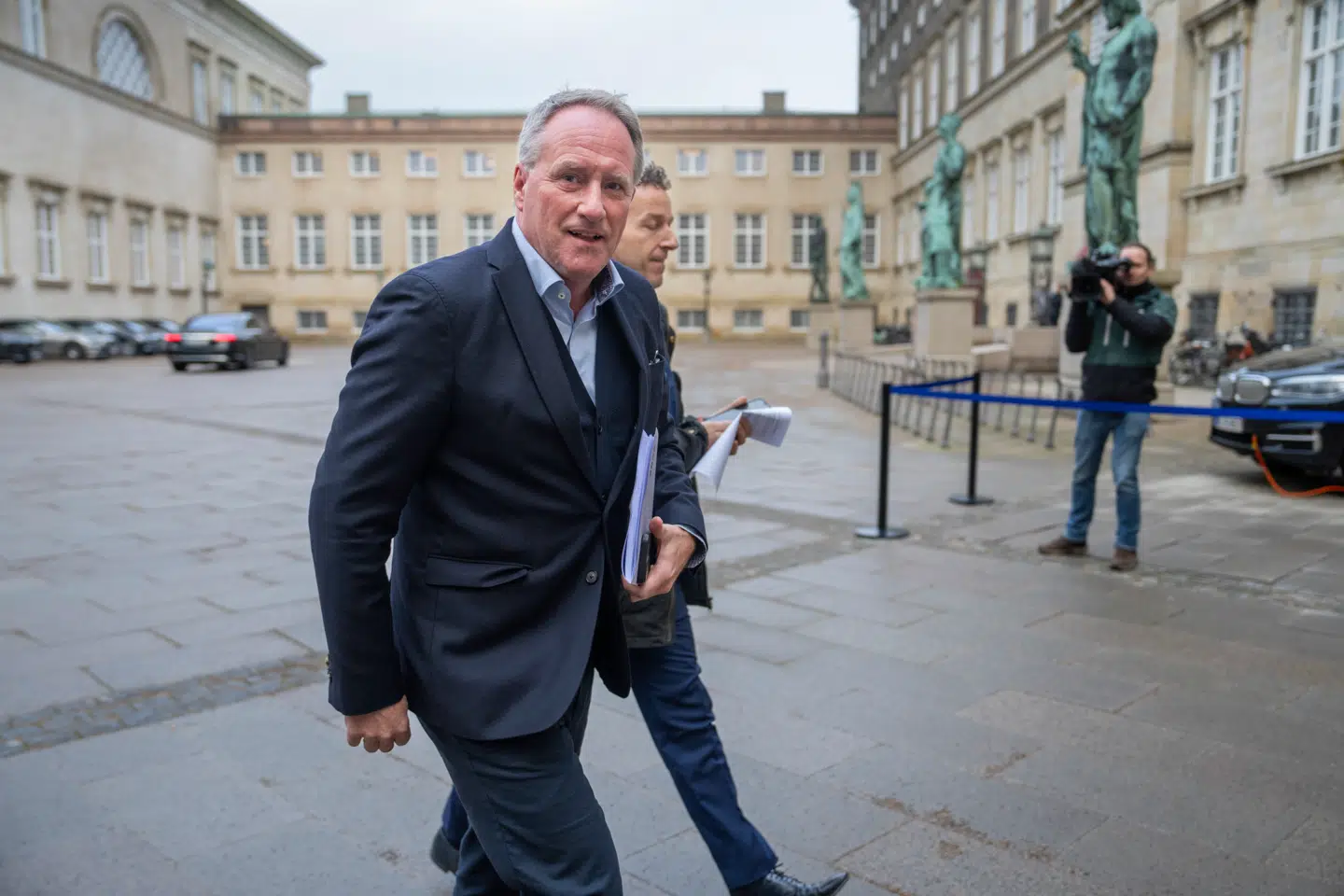 Som Berlingske for nylig kunne afdække, har Dansk Industris topchef, Lars Sandahl Sørensen, slet ikke de akademiske meritter, han en lang række steder står som indehaver af. Der var tale om beklagelig uopmærksomhed, lød toplobbyistens forklaring.