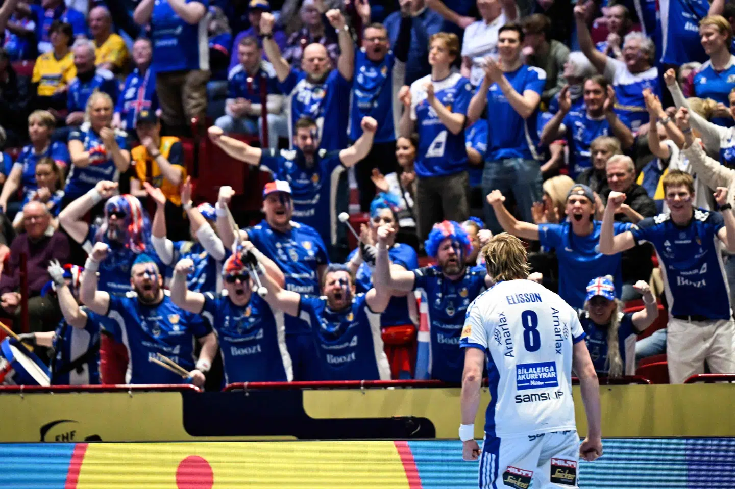 Der var solid islandsk opbakning og god stemning på lægterne, da de islandske håndboldherrer slog Slovenien i Malmø. Dermed er Island klar til EM-semifinalen.