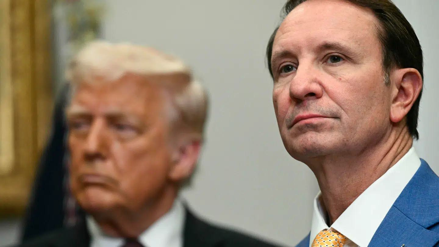 Præsident Donald Trump (tv.) og Louisiana guvernør og særlig udsending til Grønland, Jeff Landry (th.).