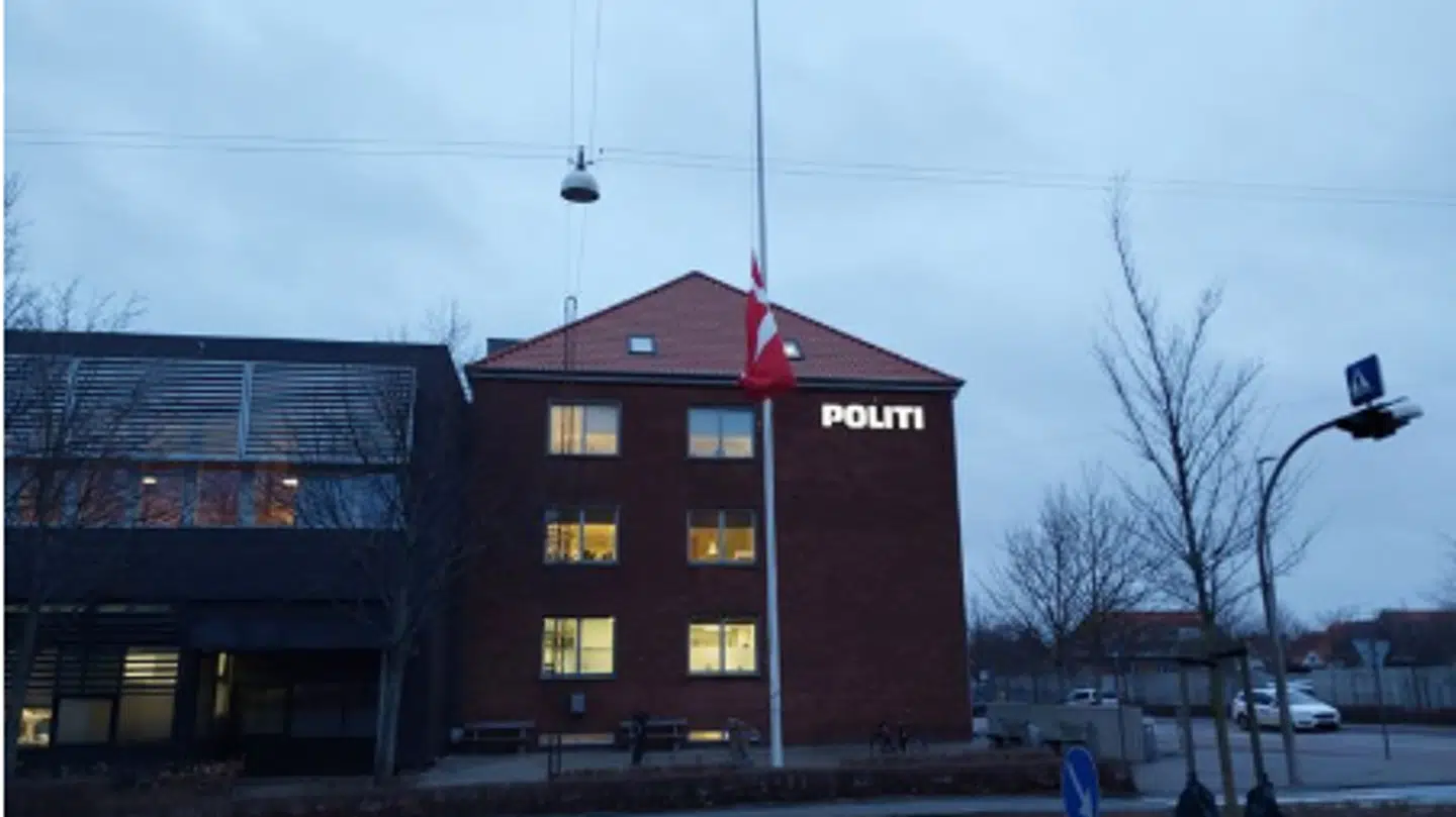 Her flages der på halv i politikredsen.