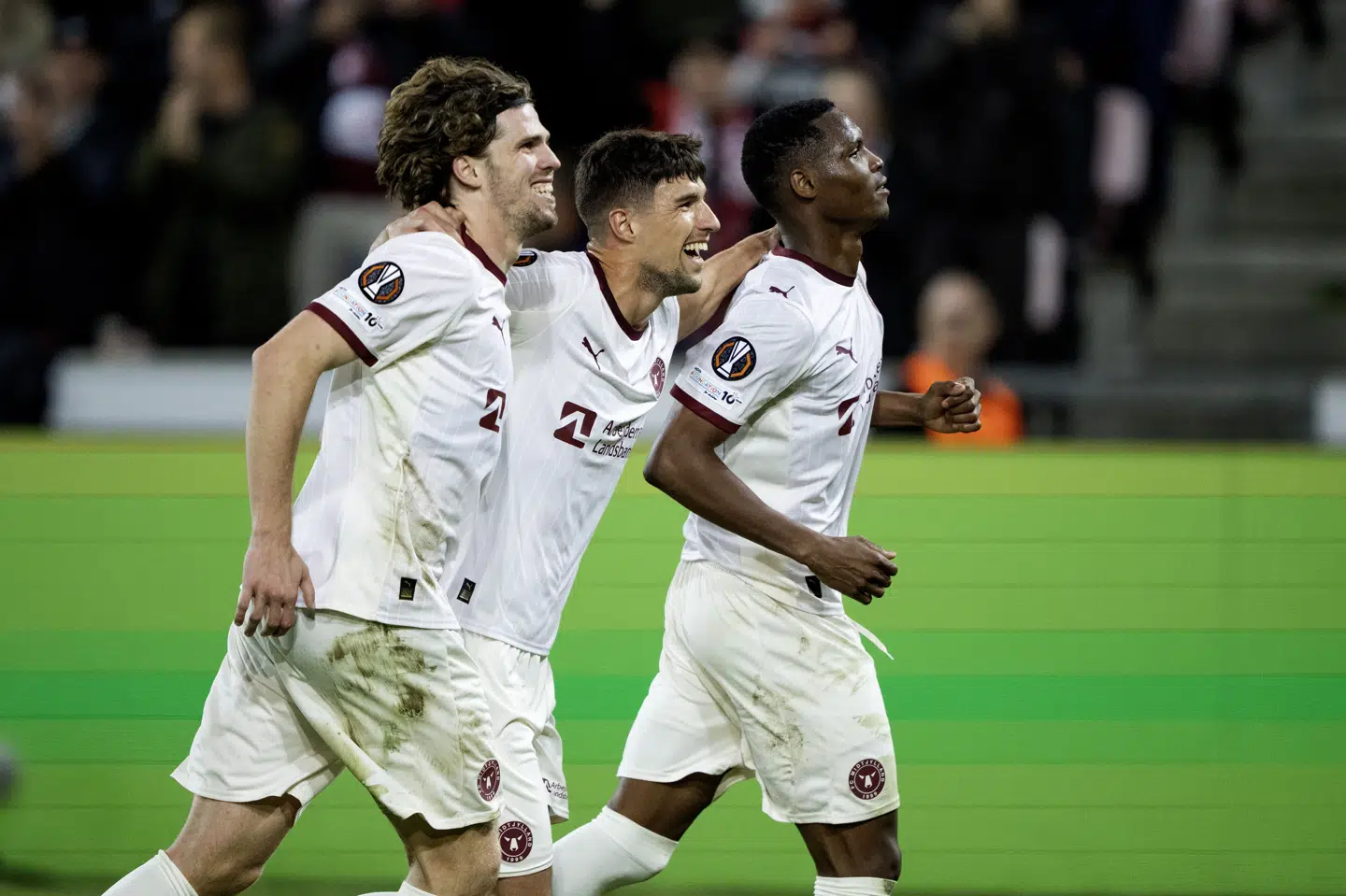 Mads Bech, Adam Gabriel og Ousmane Diao fejrer en scoring mod Nottingham Forest i Europa League. (Arkivfoto).