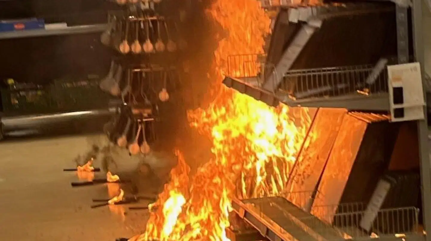 På billedet ses det, hvor voldsomt det gik for sig i Føtex i Lautrupcentret.