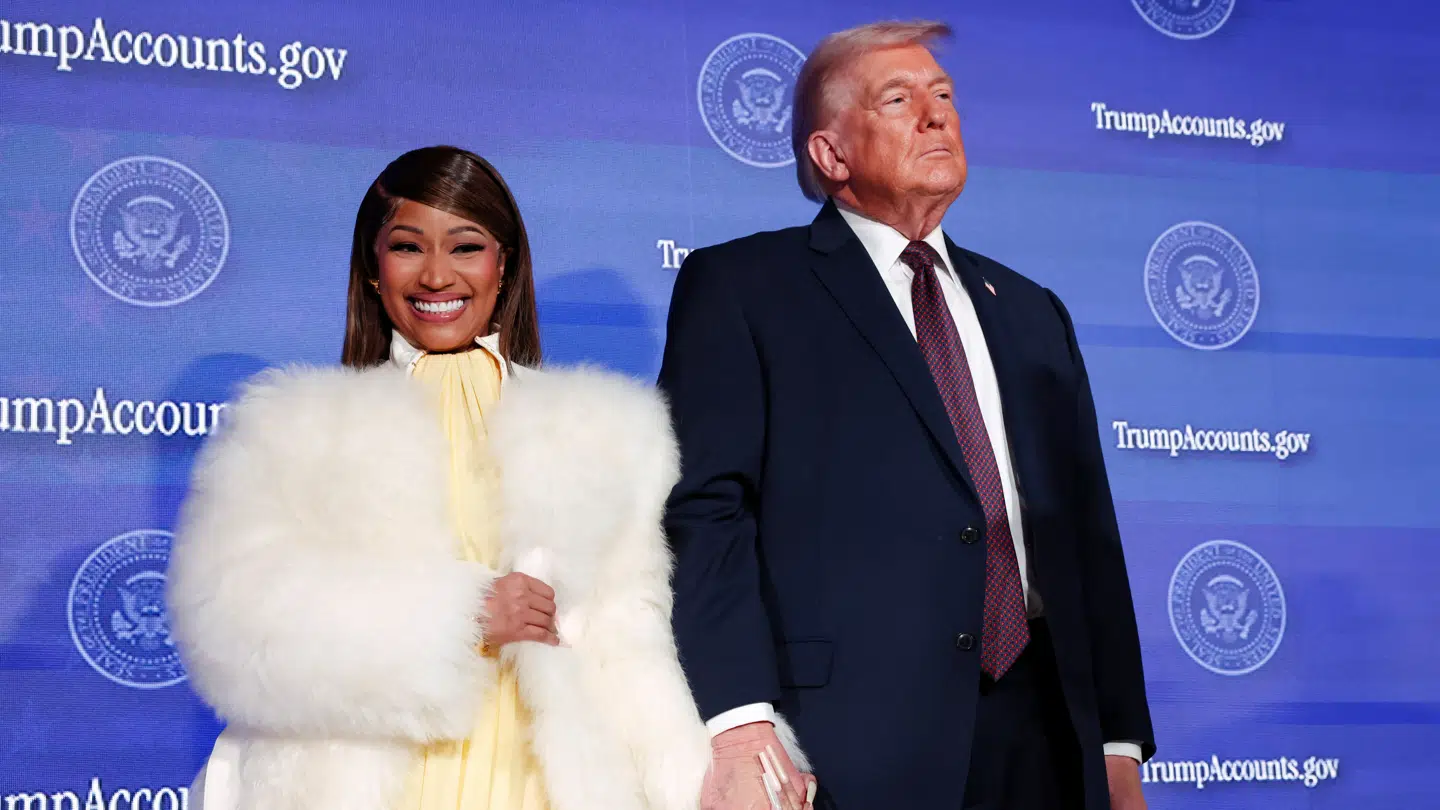 Donald Trump og Nicki Minaj holdt i hånden onsdag aften.