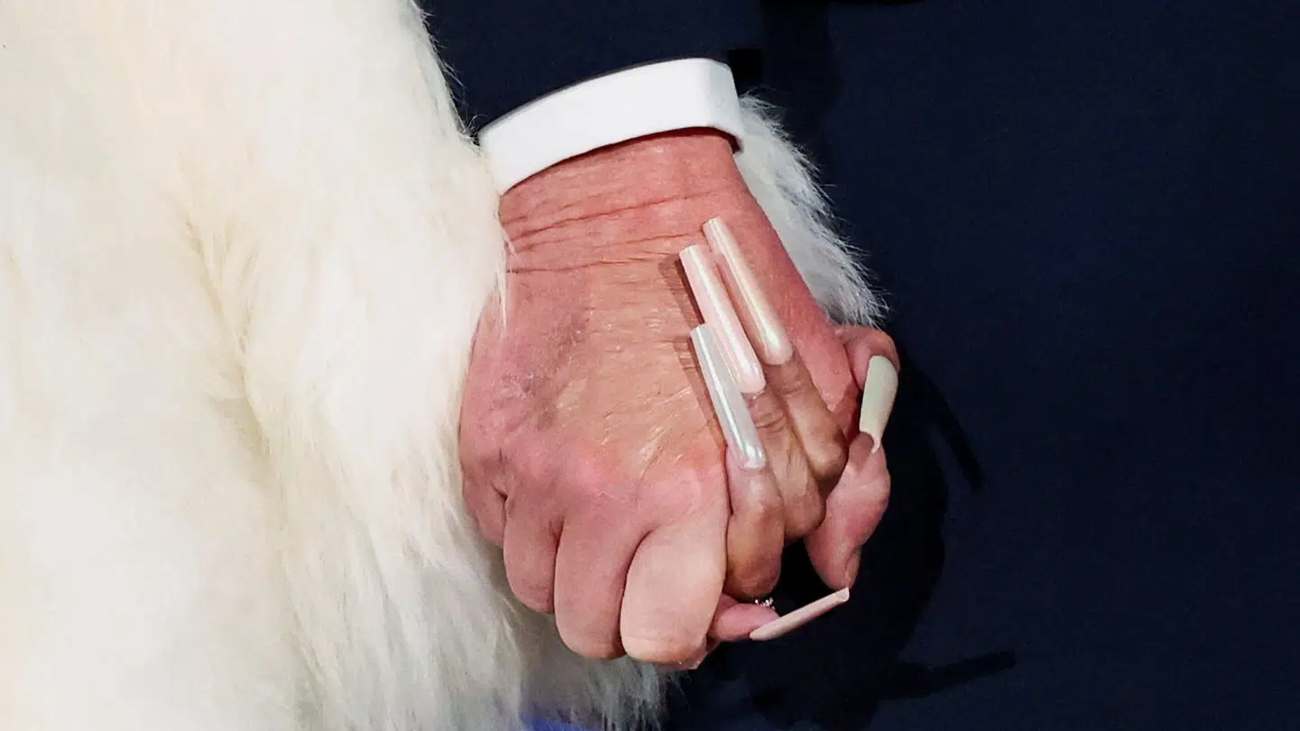 Nicki Minaj og Donald Trump hånd i hånd.