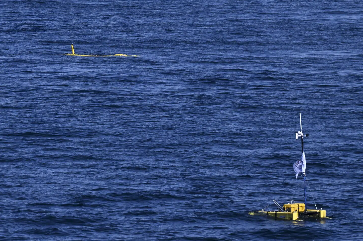 En undervandsdrone leder efter en attrap af en mine under en Nato-øvelse i 2022 syd for den portugisiske hovedstad Lissabon. Snart får den portugisiske flåde et skib, der skal transportere droner. (Arkivfoto).