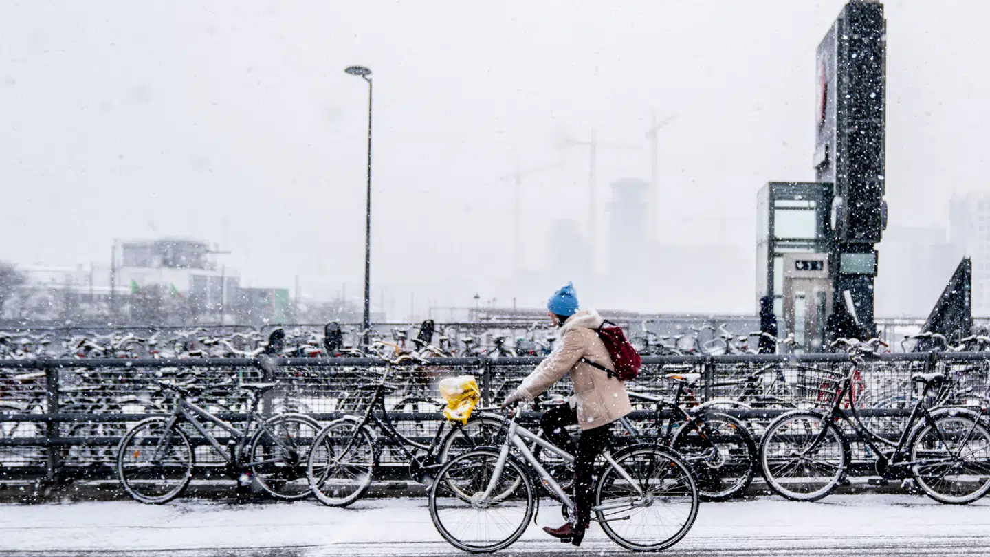 Sneen kan ramme ned over Danmark, men i mindre mængder.