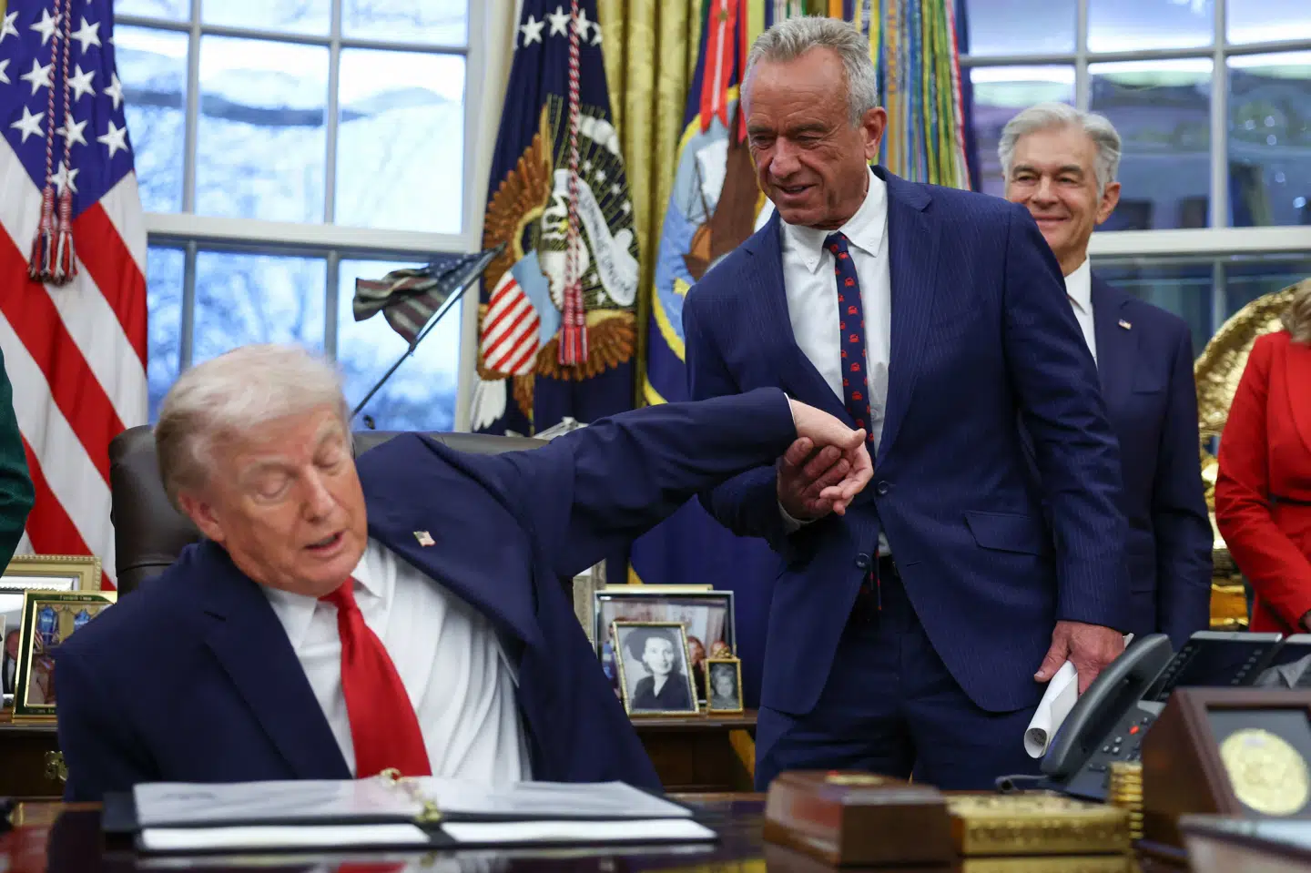 Donald Trump har underskrevet dekret, der skal straffe lande, der sælger eller leverer olie til Cuba.