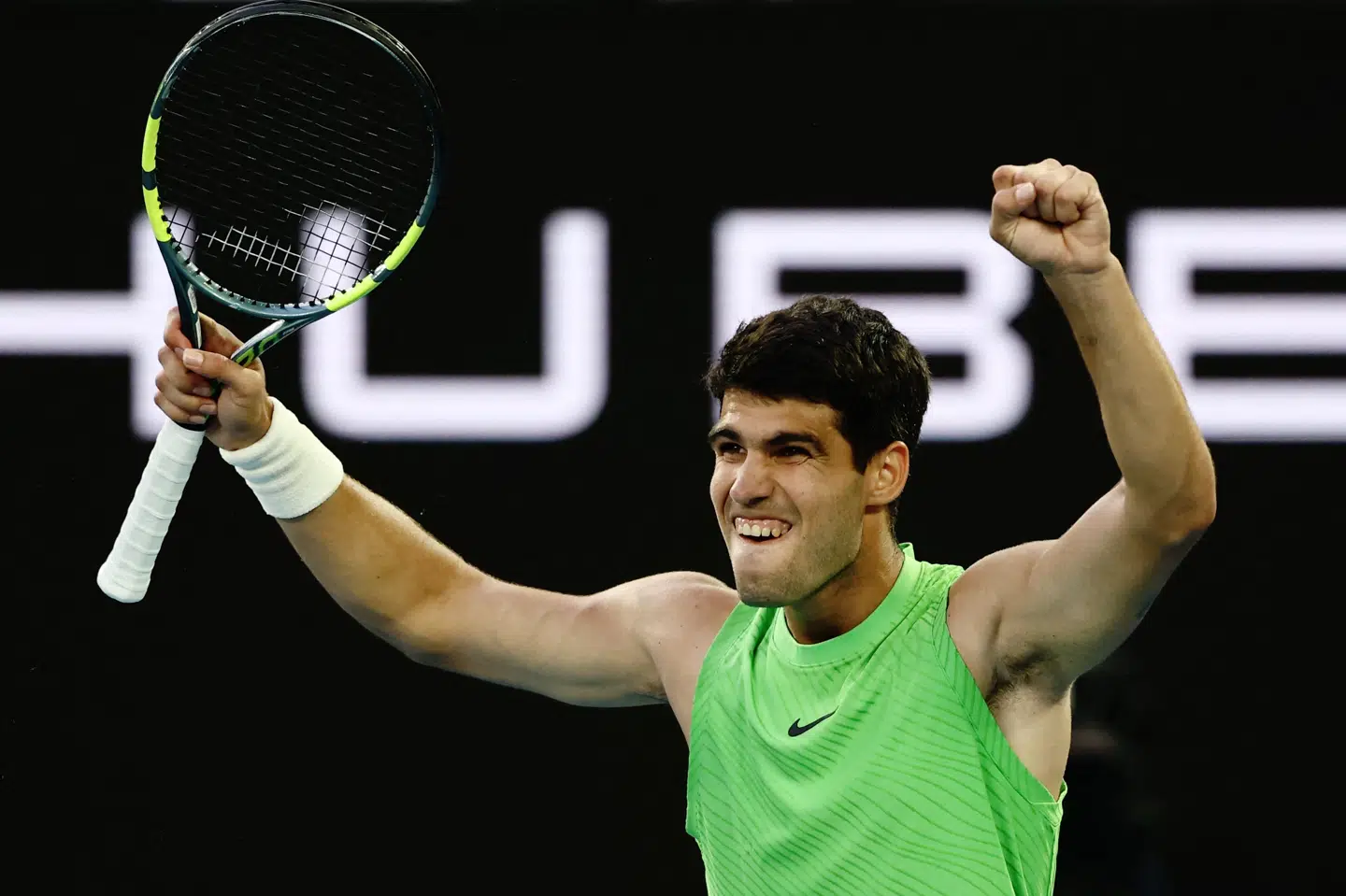 Efter næsten fem og en halv times tennis vandt Carlos Alcaraz semifinalen i Australian Open over Alexander Zverev.