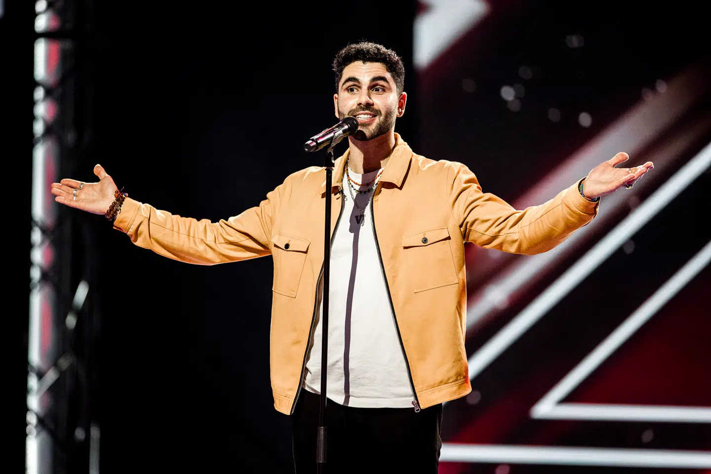 Drew Sycamores deltager Ahmad skuffer dommerne fælt.