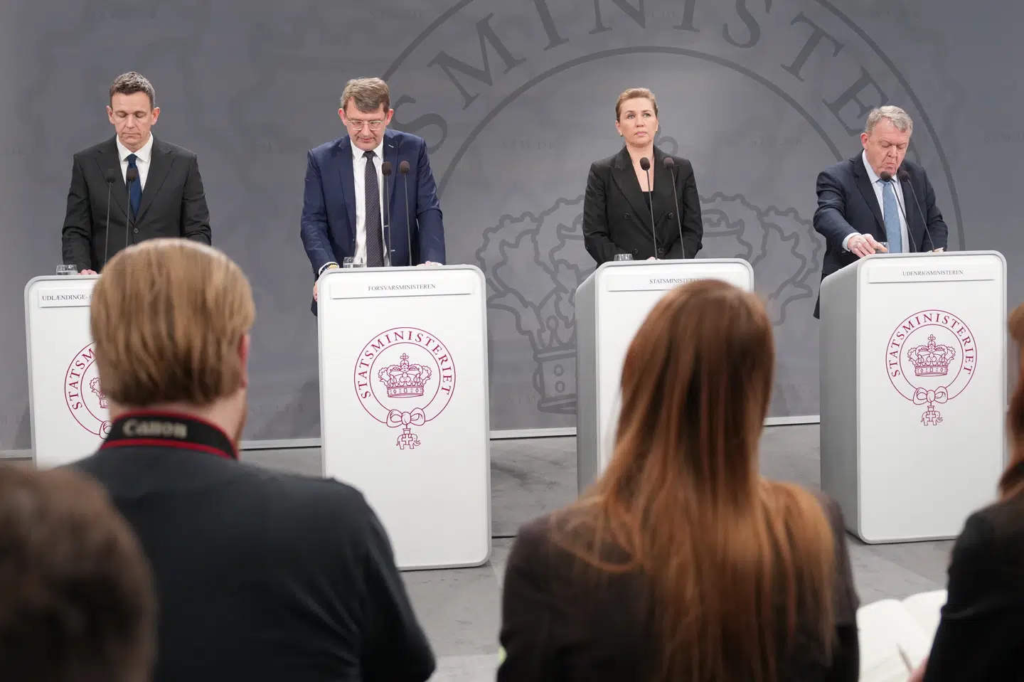 - Vi bliver blandt de første lande i Europa, som er fuldt til stede i Syrien for at kunne presse transitionsregeringen til at indgå aftaler med os, siger Lars Løkke Rasmussen på et pressemøde i Statsministeriet fredag.