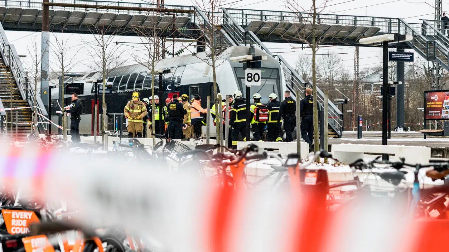 Politiet arbejde på Hellerup Station hvor en personpåkørsel har fundet sted fredag den 30. januar 2026