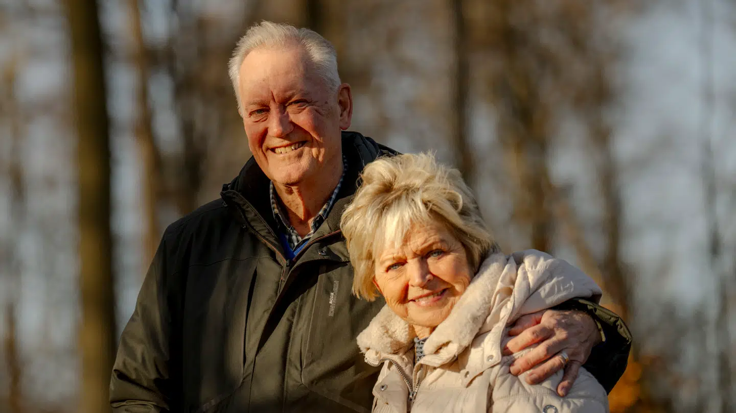 Keld og Hilda Heick omkring hjemmet i Holte.