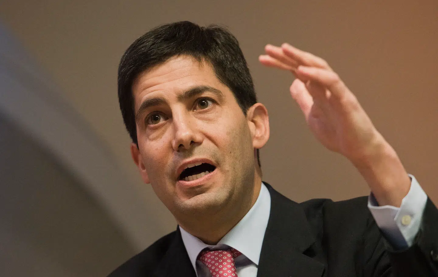 Kevin Warsh er blevet udpeget som ny chef for den amerikansk centralbank Federal Reserve. Nu skal han beslutte sig for, om han vil føje præsidenten og sænke renten.