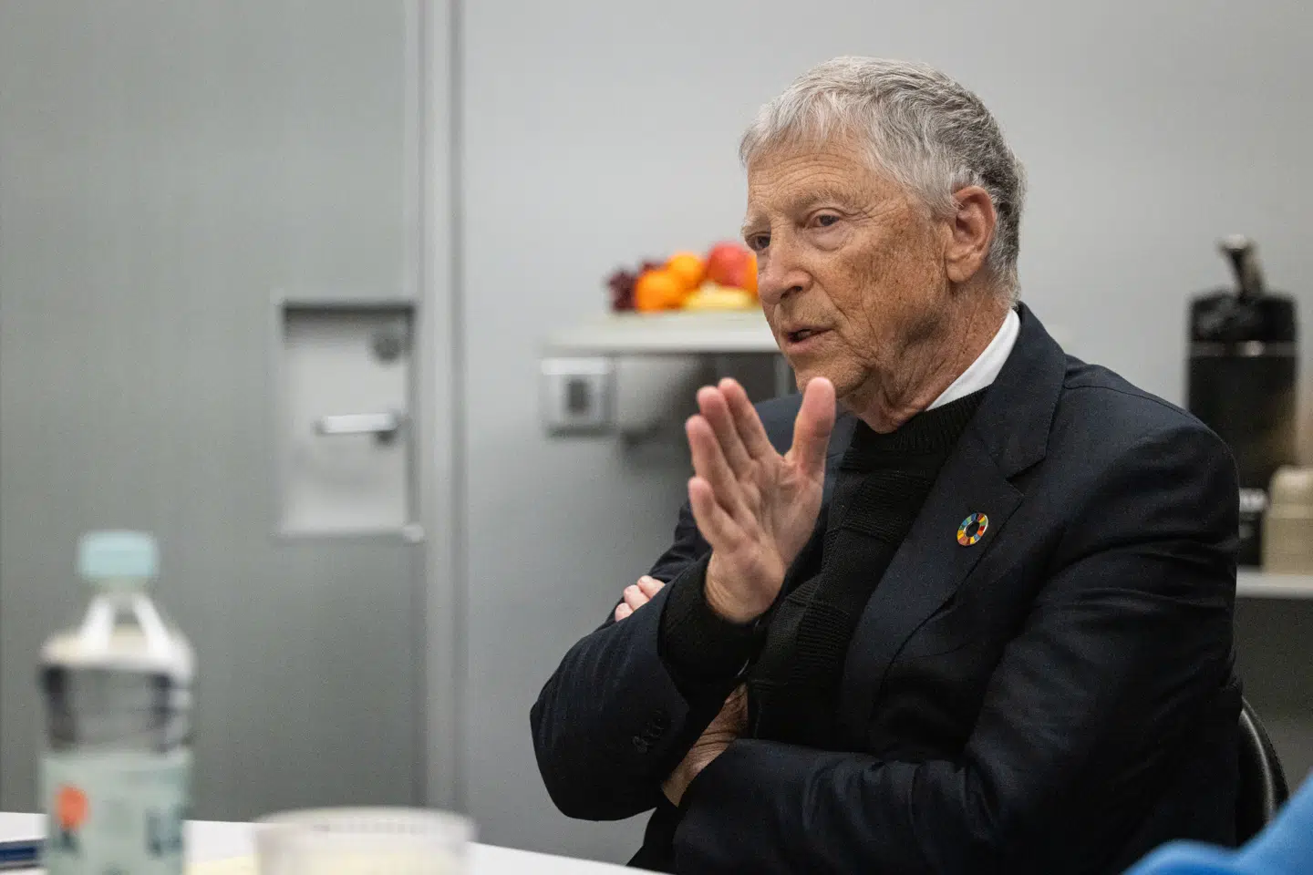 Bill Gates' velgørenhedsfond, Gates Foundation, kunne sidste år fejre 25-års jubilæum. Noget af glæden blev dog afdæmpet af, at 2025 også blev det første år i dette årti, hvor børnedødeligheden steg. Og det går Bill Gates på.