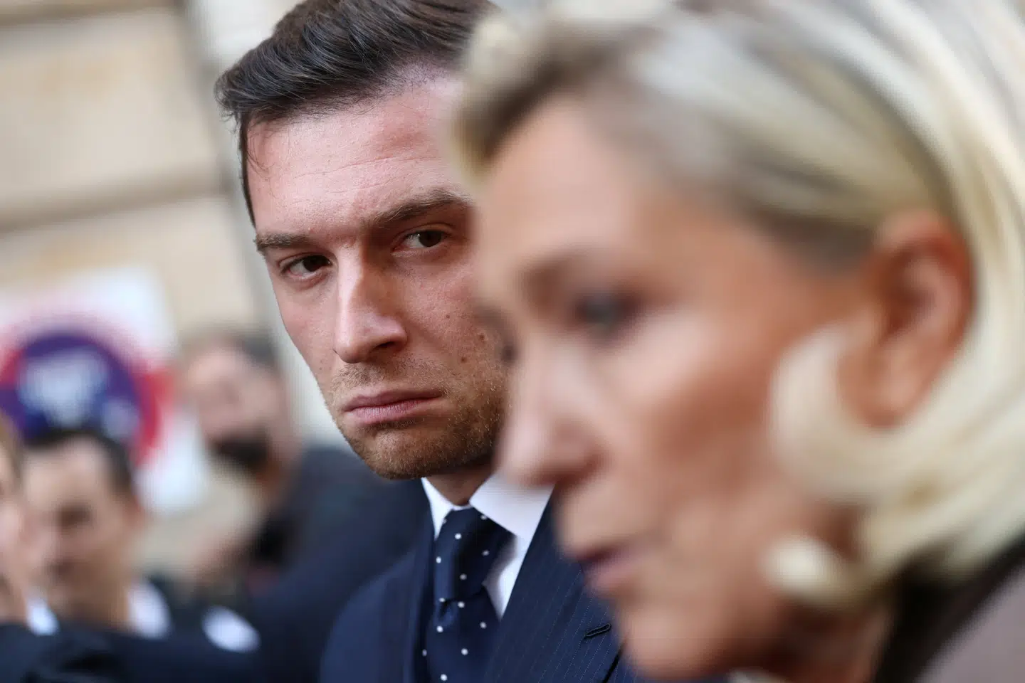 Hvis Marine Le Pen ikke får lov til at stille op ved næste års præsidentvalg, overtager Jordan Bardella kandidaturet og favoritværdigheden. Det kan få afgørende betydning for Frankrigs rolle i verden og det europæiske samarbejde. Især hvad angår truslen fra Rusland.