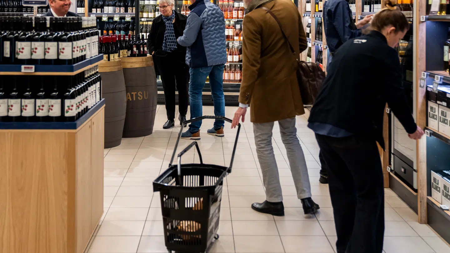 Vi betaler for ting, vi ikke ved, hvad er, lyder det.