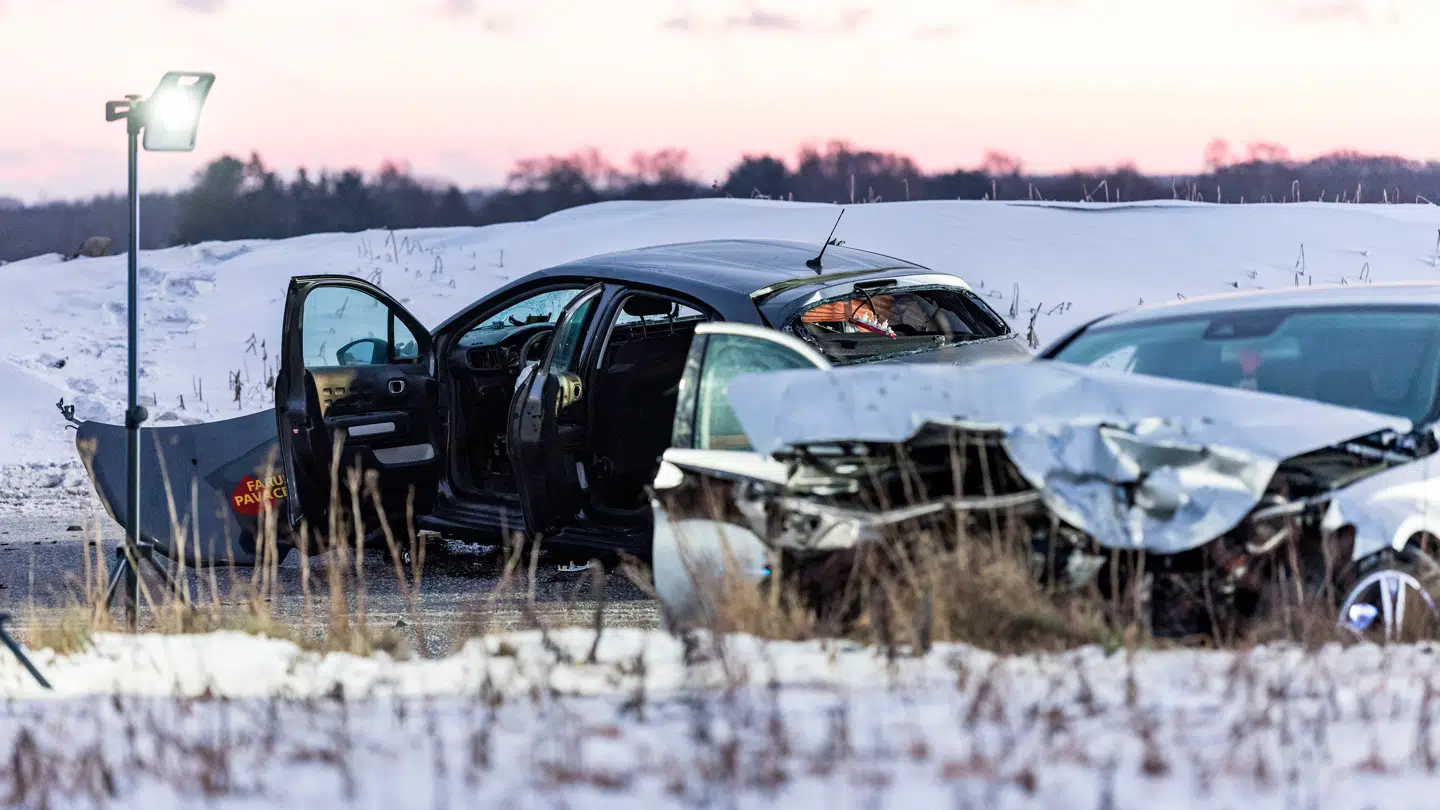 Brand og redning er til stede på Hillerødmotorvejens forlængelse i forbindelse med et færdselsuheld lørdag den 31. januar 2026.