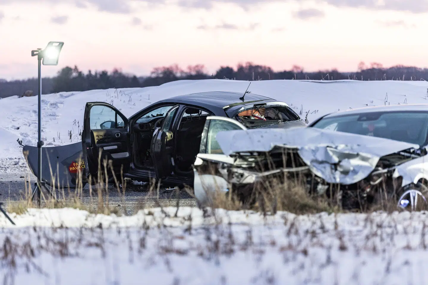 Brand og redning er til stede på Hillerødmotorvejens forlængelse i forbindelse med et færdselsuheld lørdag den 31. januar 2026.