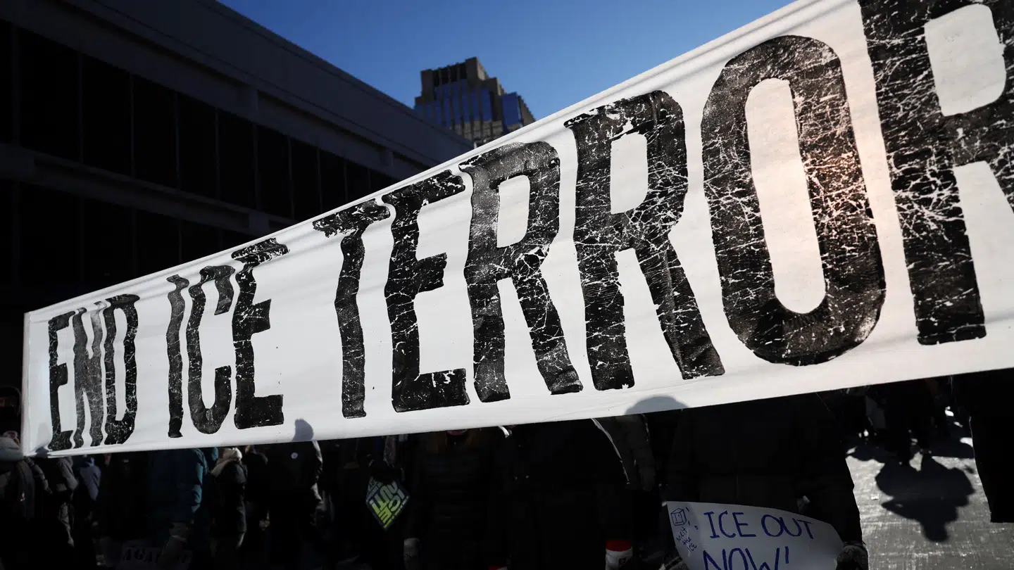 Der er store protester mod ICE flere steder i USA.