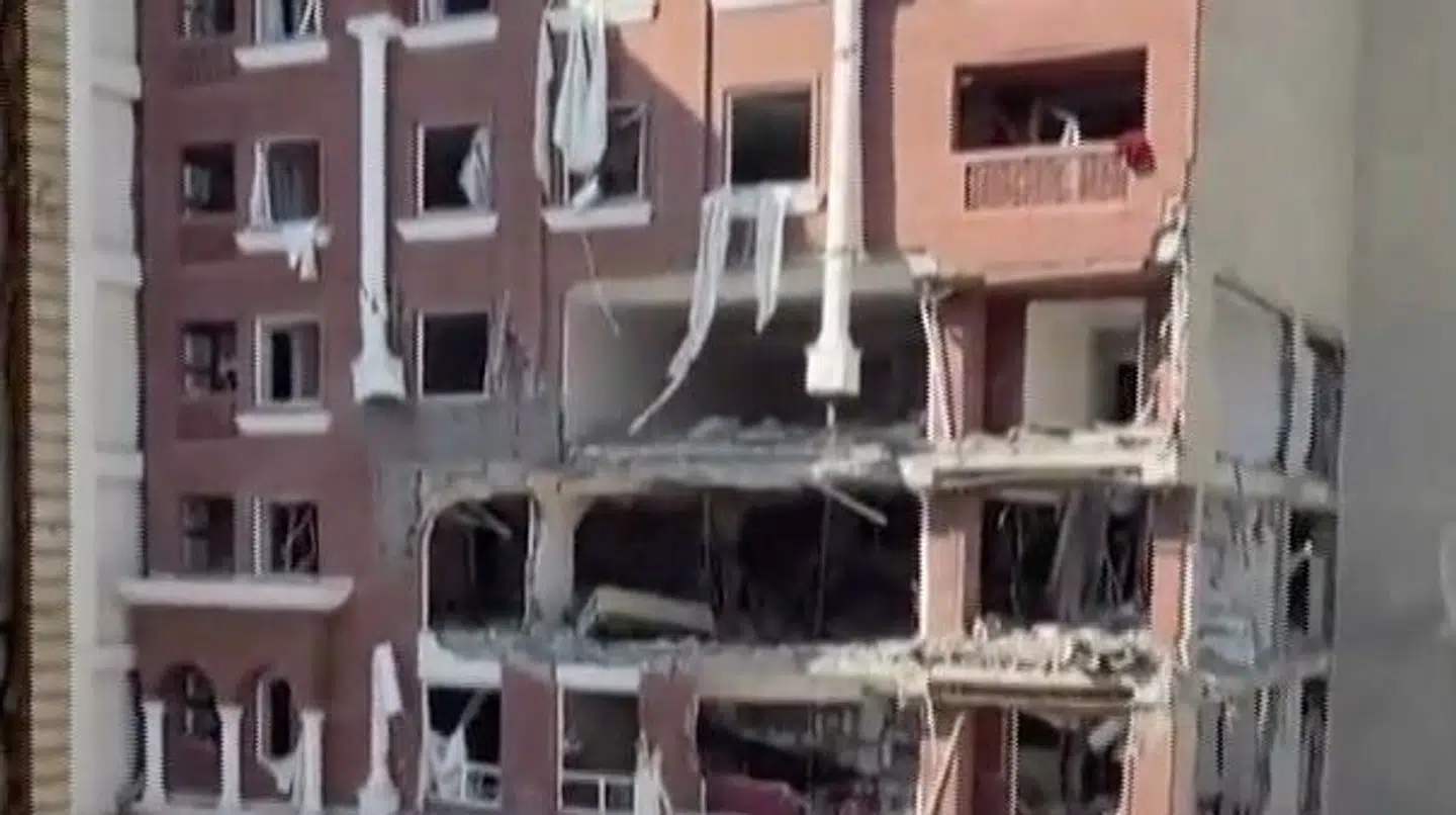 Ødelæggelserne efter den eksplosion, der lørdag ramte en bygning i Iran i Bandar Abbas.