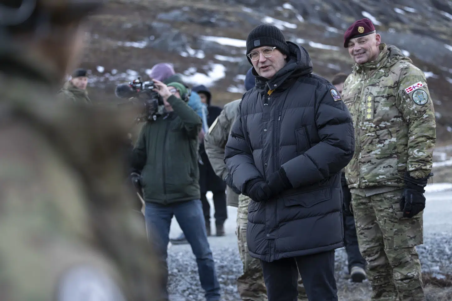 Forsvarsminister Troels Lund Poulsen (V) er lørdag i Grønland, hvor han besøger danske soldater.