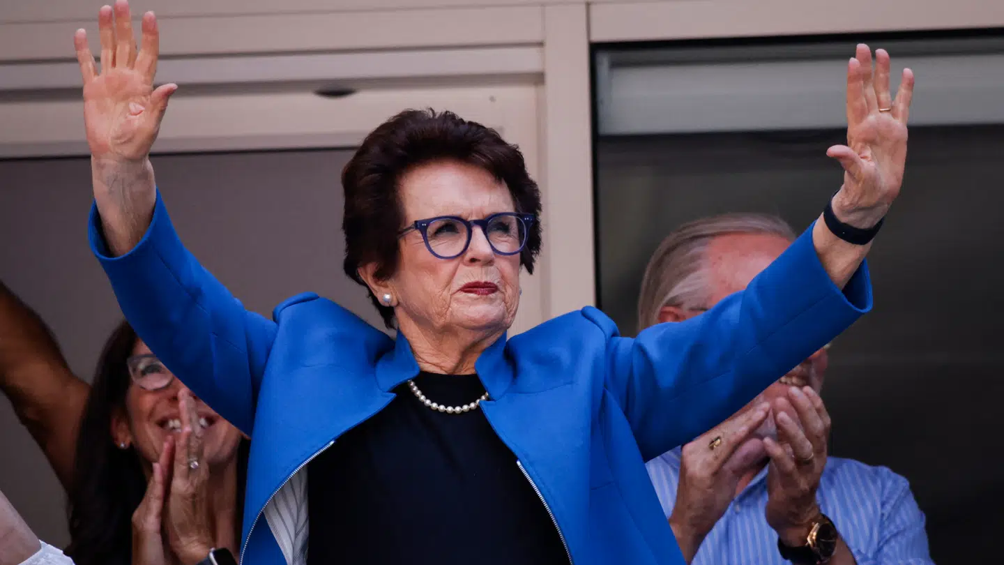 Den tidligere verdensstjerne havde i 1981 et forhold til en kvinde.