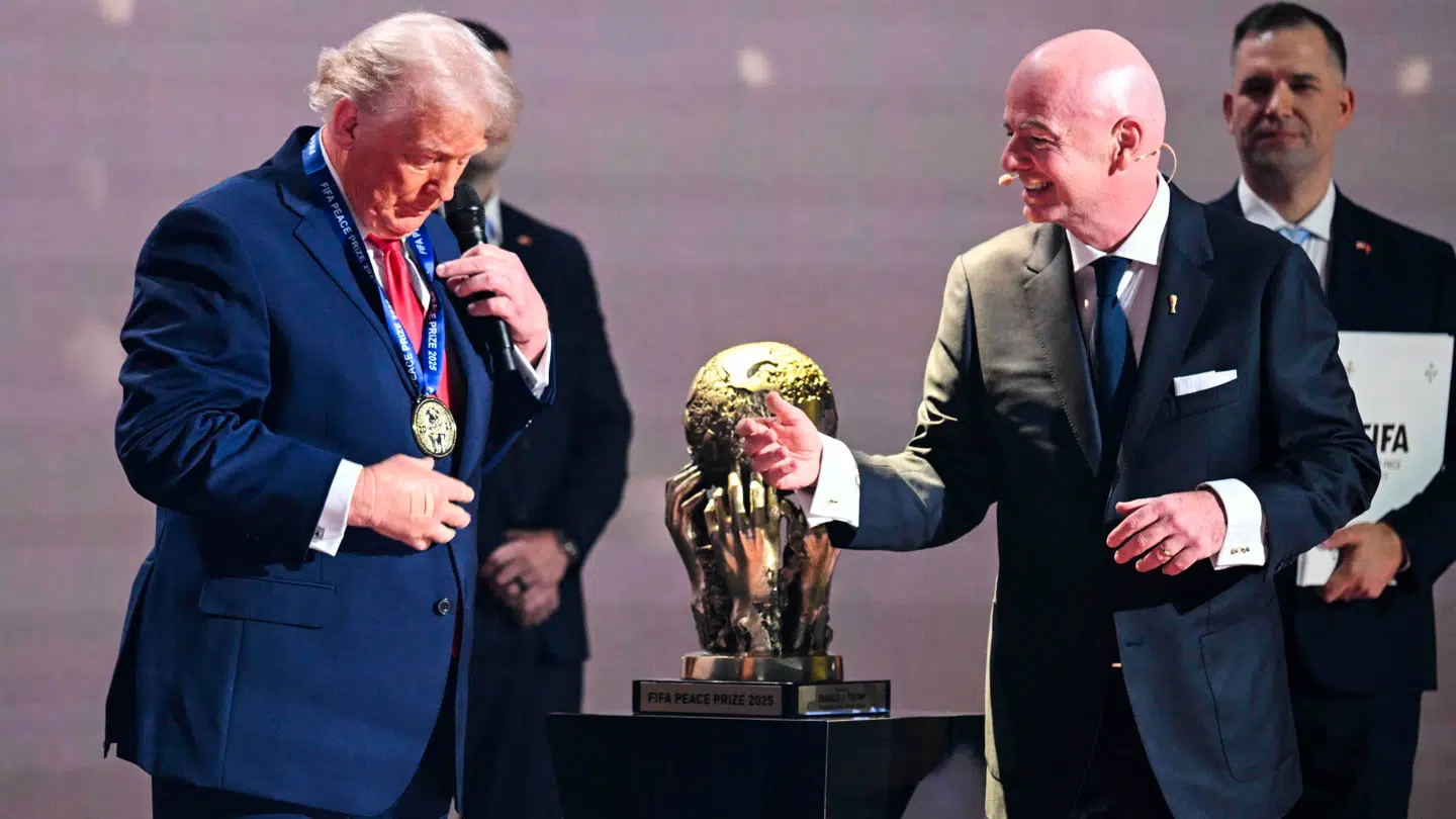 Donald Trump sammen med FIFA-præsidenten Gianni Infantino.