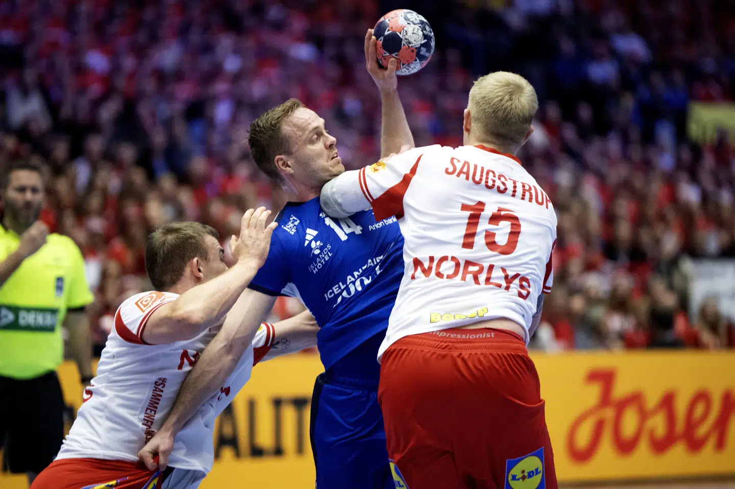 Magnus Saugstrup og Thomas Arnoldsen fik deres første minutter sammen i det centrale forsvar mod Island.