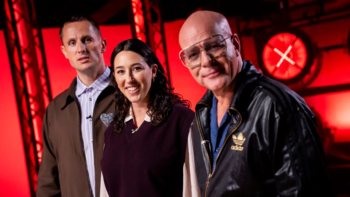 Dommerne Benjamin Hav, Drew Sycamore og Thomas Blachman måtte alle afbryde optagelserne.