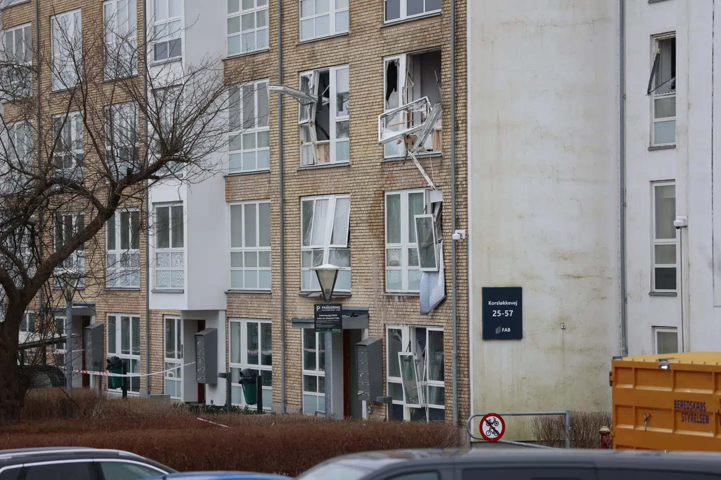 11 personer blev evakueret som følge af eksplosionsbranden.