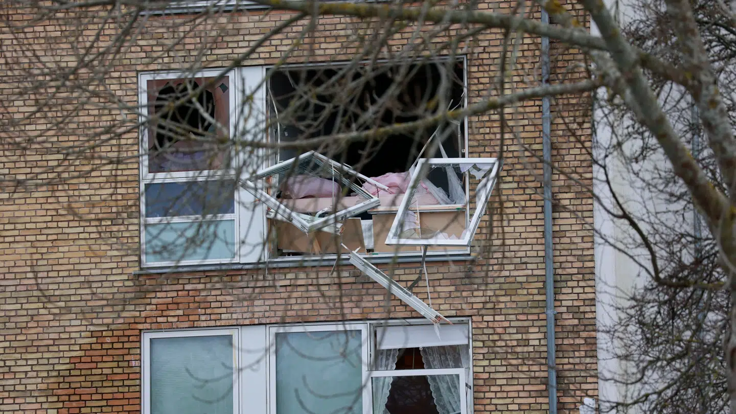 Politiet er til stede i Korsløkkeparken i Odense søndag den 1. februar 2026. Natten til søndag har en eksplosion fundet sted og mellem 20 og 40 borgere er evakueret