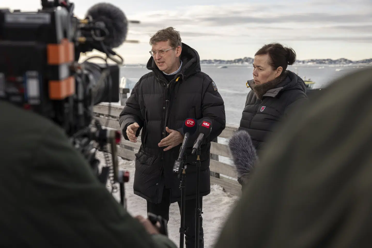 Forsvarsminister Troels Lund Poulsen har tilbragt noget af sin weekend i Grønland, hvor han lørdag blandt andet mødtes med Vivian Motzfeldt, Grønlands minister for udenrigsanliggender.