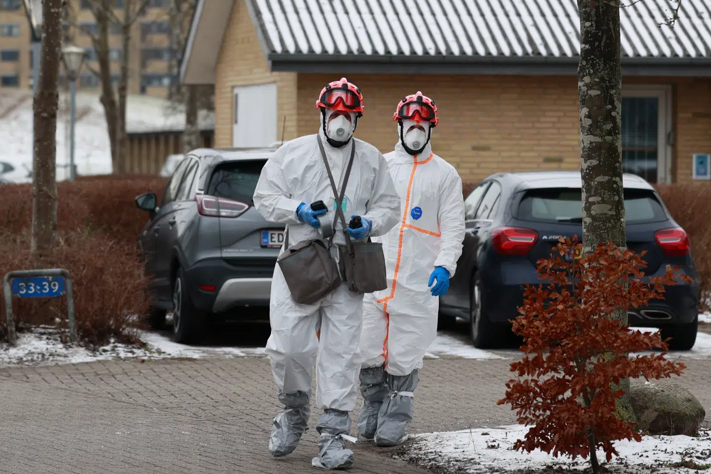 Flere myndigheder er blevet aktiveret efter en eksplosionsagtig brand i Korsløkkeparken i Odense natten til søndag. Også eksperter fra Kemisk Beredskab har været indsat.